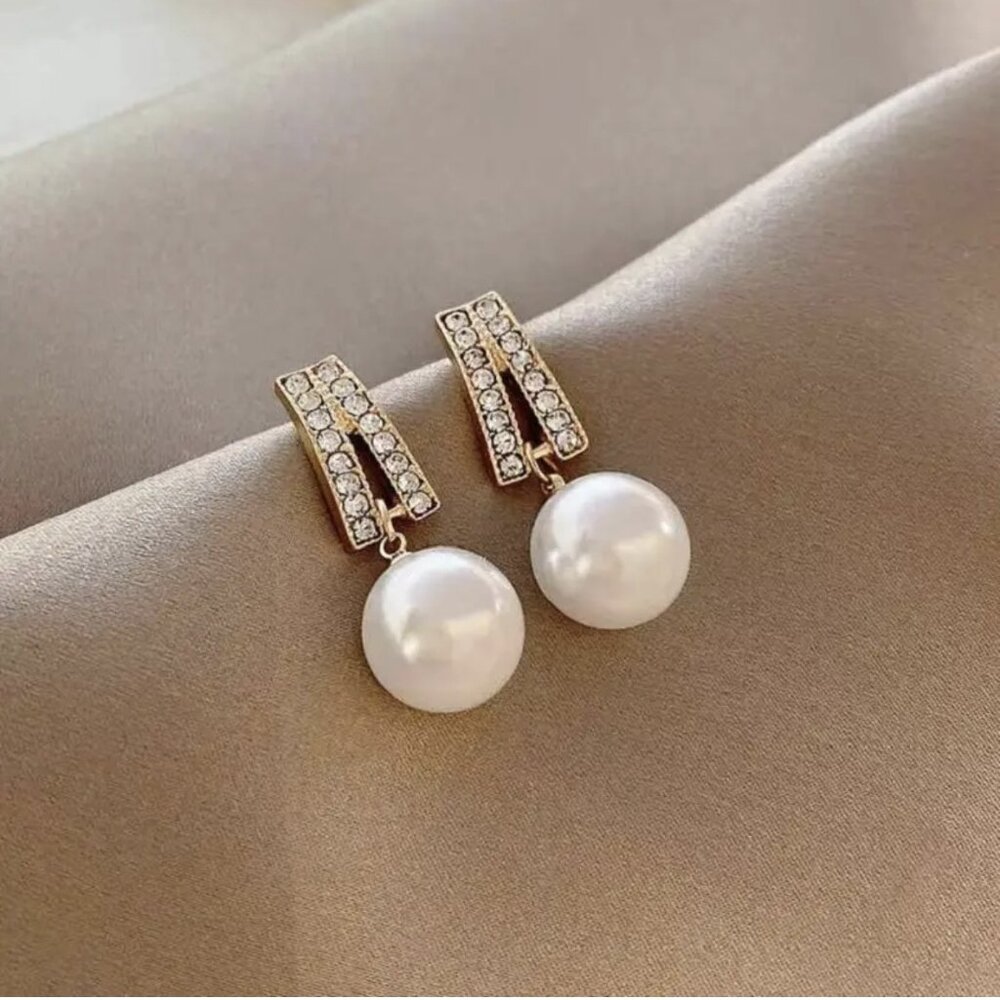 Stainless Steel Matt Gold Plating Fashion Pearl Earrings for women For Birthday - Picture 2 of 2
